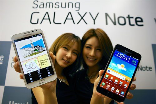 Samsung Galaxy Note and AT&T invades New York Fashion Week