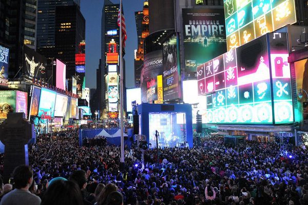 Nicki Minaj & Nokia Lumia 900 Times Square Takeover (VIDEO)