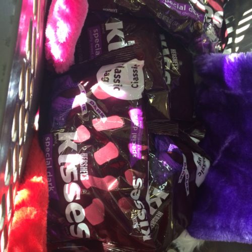 A Basket Full Of Cheer With HERSHEY #DReadeHSY #cbias #shop