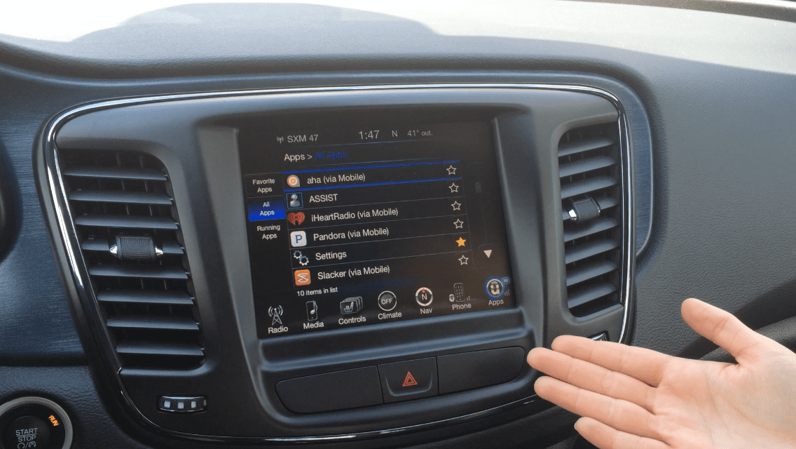 Chrysler 200 uconnect