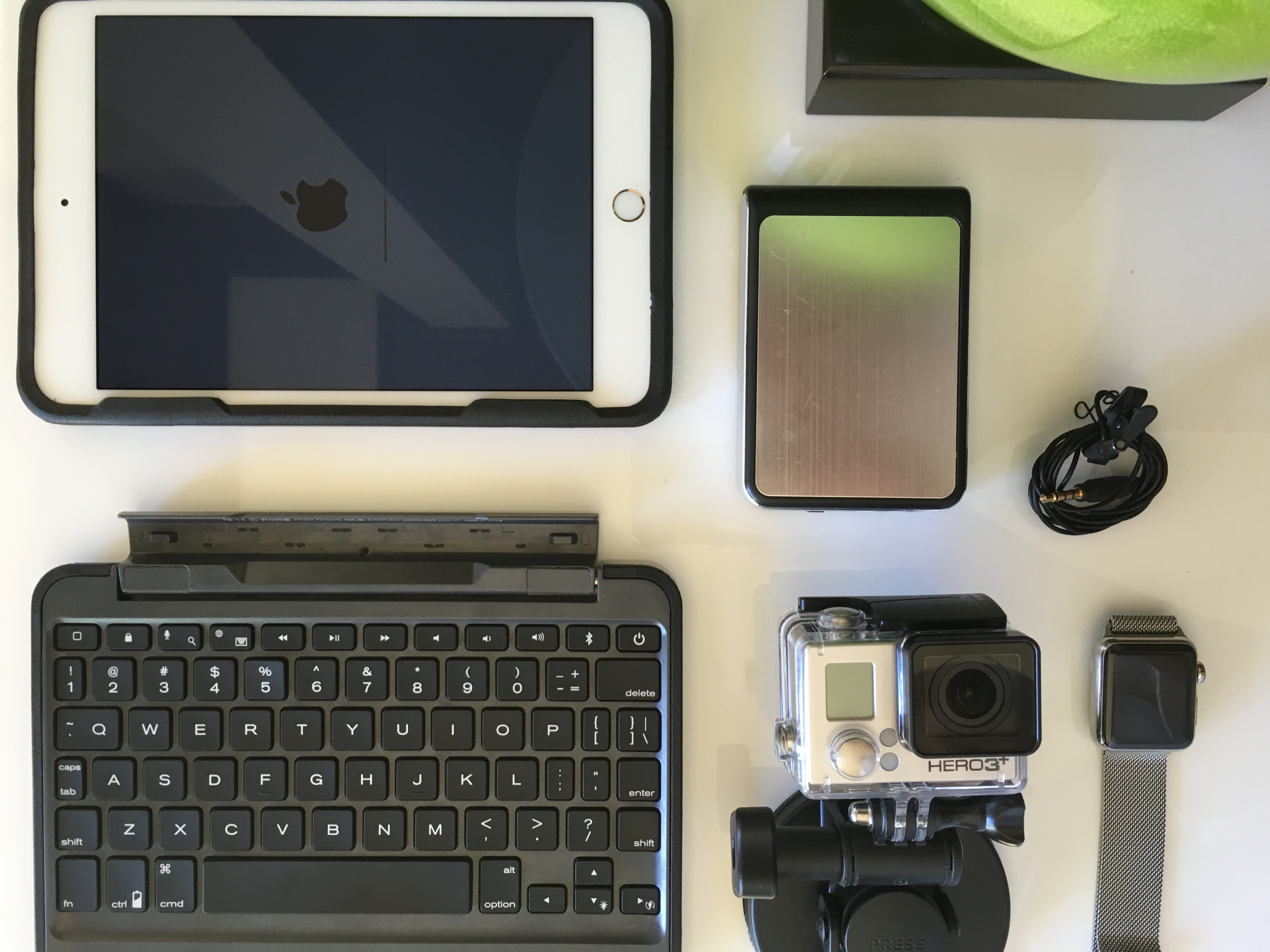 What’s In My Bag?  The Best Gadgets For The Tech-Savvy Jetsetter