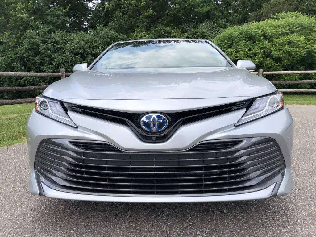 2018 Toyota Camry Hybrid XLE exterior 