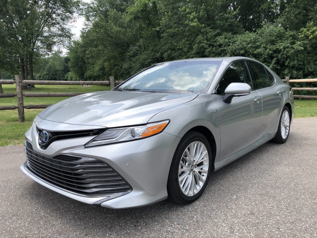 2018 Toyota Camry Hybrid XLE exterior 