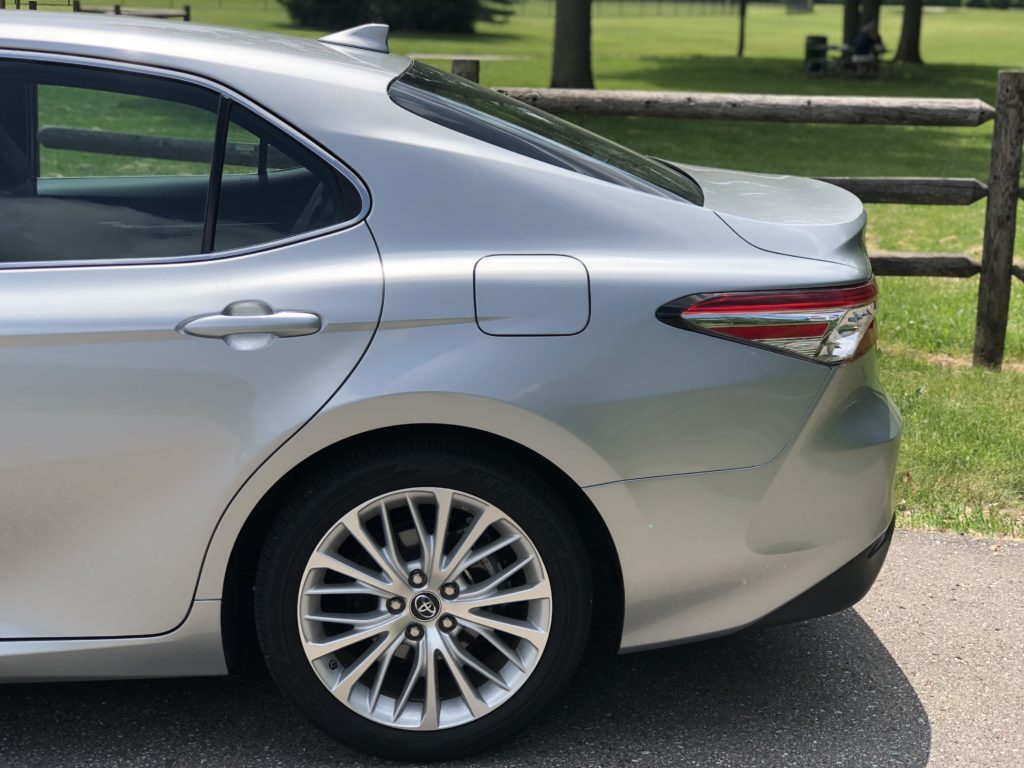 2018 Toyota Camry Hybrid XLE exterior 