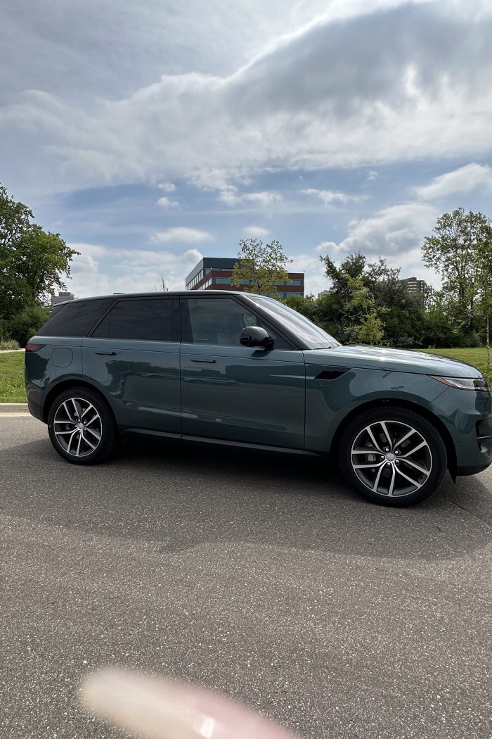 The 2023 Range Rover Sport SE: A Luxury SUV That Can Handle Anything